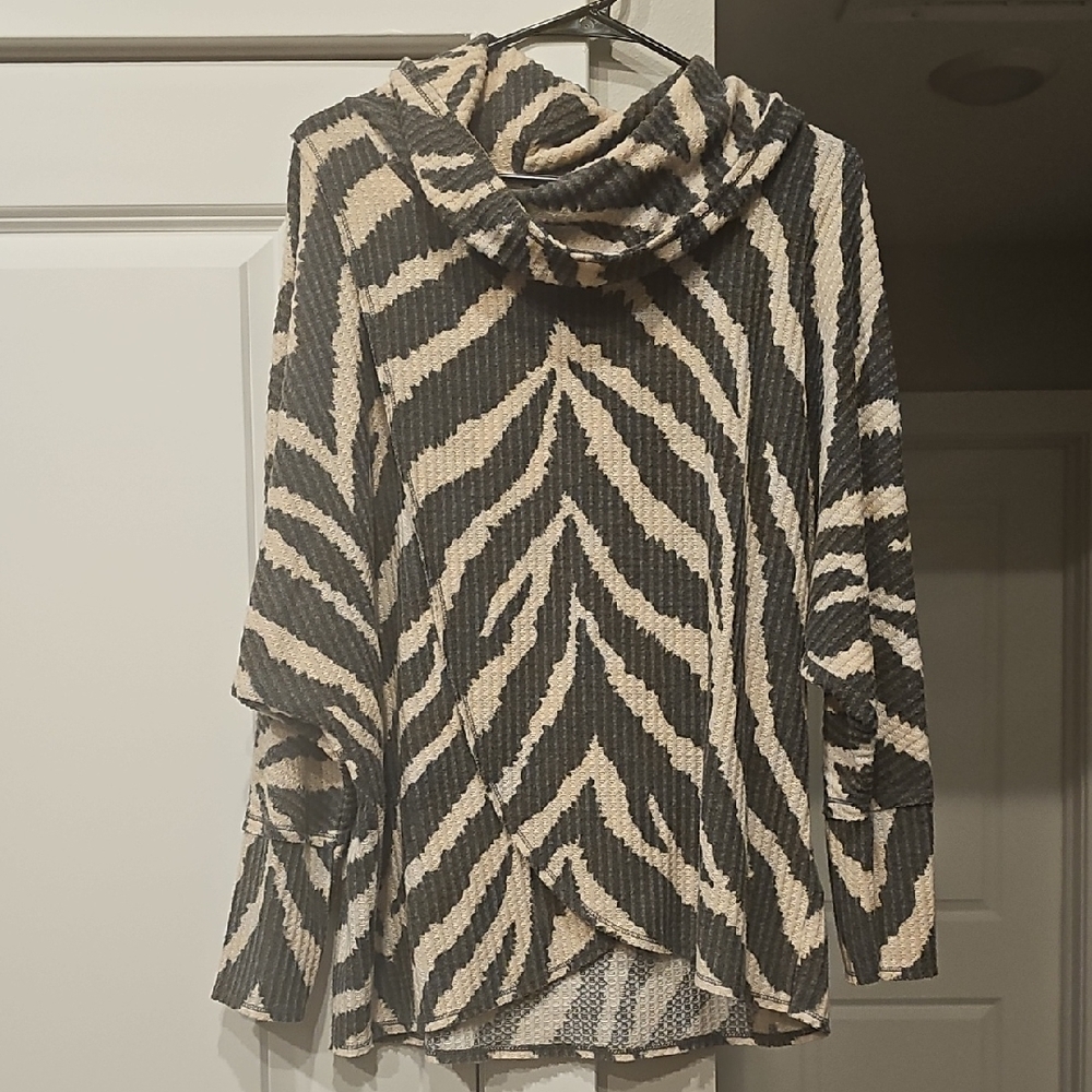 LuLaRoe Kristen Black and Cream Cowl Neck Sweater Sz M